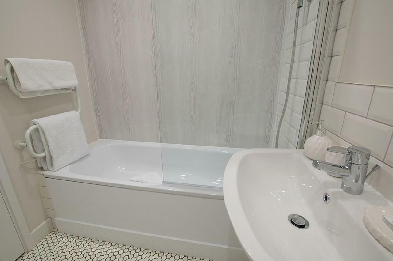 สแตรทฟอร์ด เซ็นทรัล อพาร์ตเมนต์  Apartment สแตรทฟอร์ด อะพอน เอวอน ภายนอก รูปภาพ