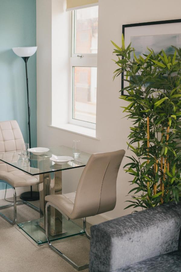 สแตรทฟอร์ด เซ็นทรัล อพาร์ตเมนต์  Apartment สแตรทฟอร์ด อะพอน เอวอน ภายนอก รูปภาพ